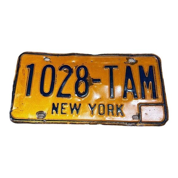 Vintage New York Collectible License Plate Original Tag 1028 TAM Man Cave Decor - Picture 1 of 3